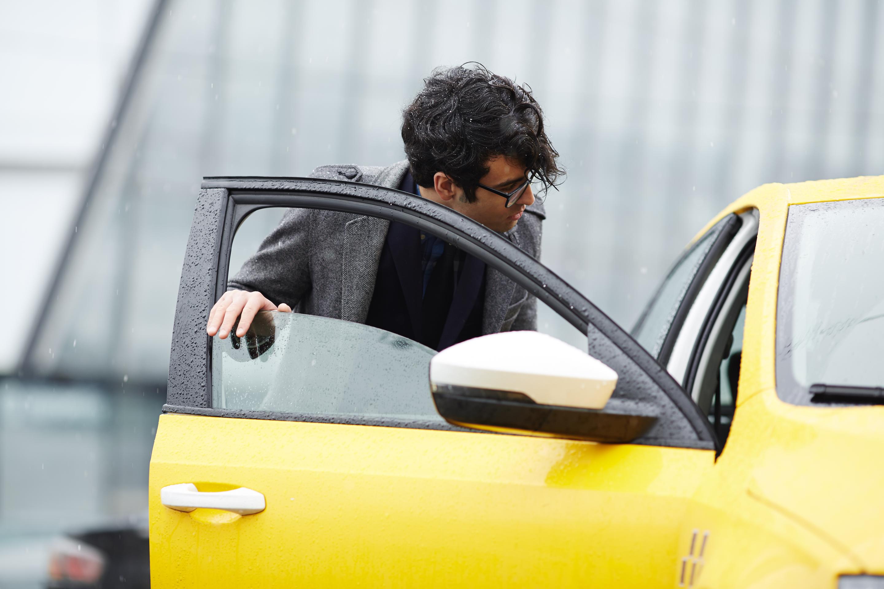 Taxi Privato con Autista in Indiar